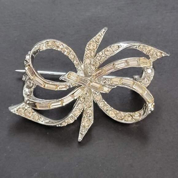 Vintage Rhinestone Bow Brooch Pin Silver Tone Elegant Jewelry Womens Accessory - Picture 1 of 6